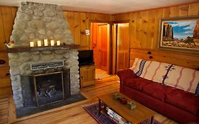 Ahwahnee-Be Vintage Cabin - Walk To Town!